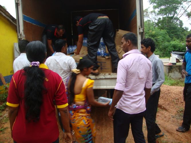 Humanitarian Donations at Anuradhapura (2014-12-26)