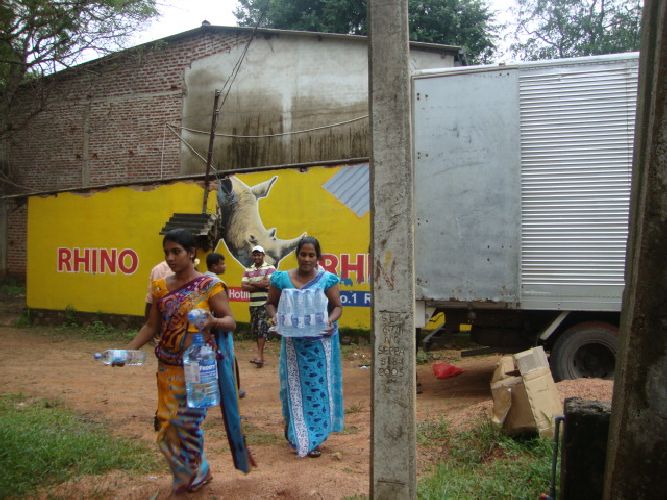 Humanitarian Donations at Anuradhapura (2014-12-26)