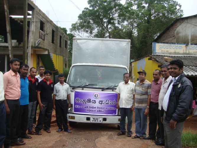 Humanitarian Donations at Anuradhapura (2014-12-26)